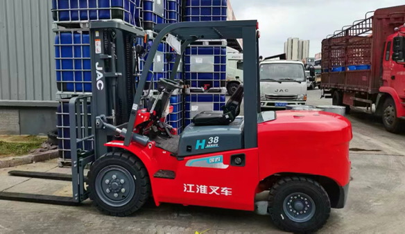 Guía de selección de montacargas: análisis completo y aplicaciones para uso en interiores y exteriores