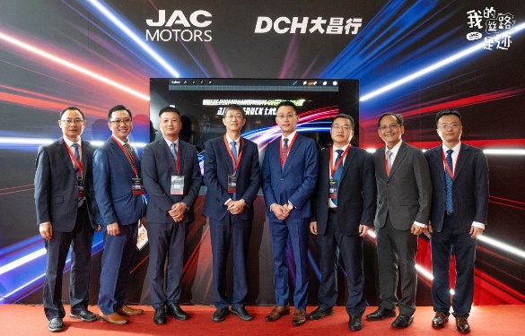 JAC celebró un gran evento de lanzamiento de sus productos emblemáticos de camiones ligeros eléctricos en Singapur